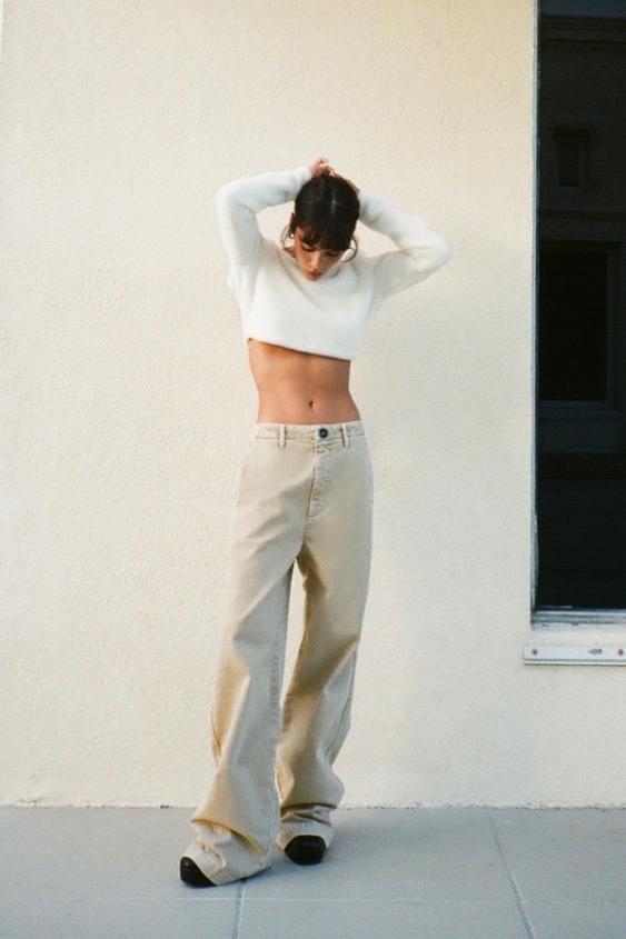 Pantalón beige, tipo casual. Foto: Zara
