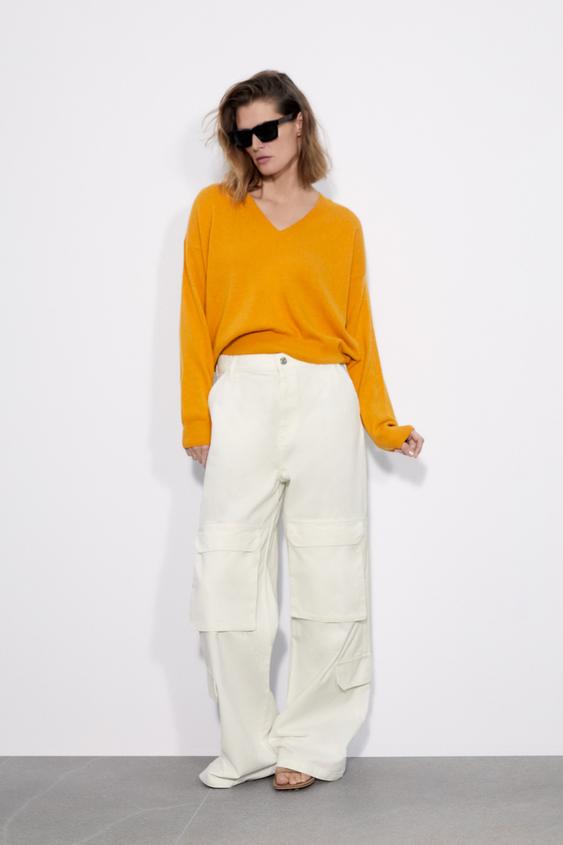 JERSEY BÁSICO PUNTO ESCOTE PICO - Mostaza | ZARA Chile