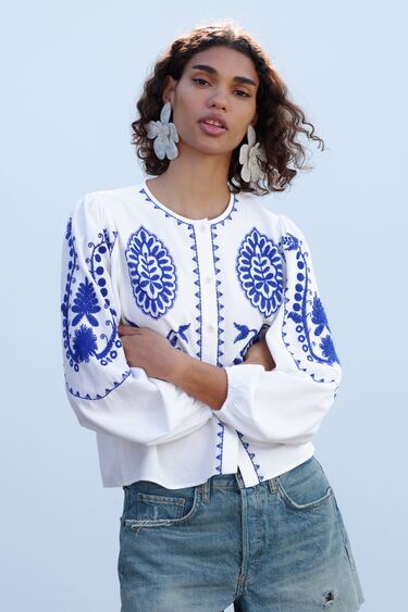 BLOUSE WITH CONTRASTING EMBROIDERY