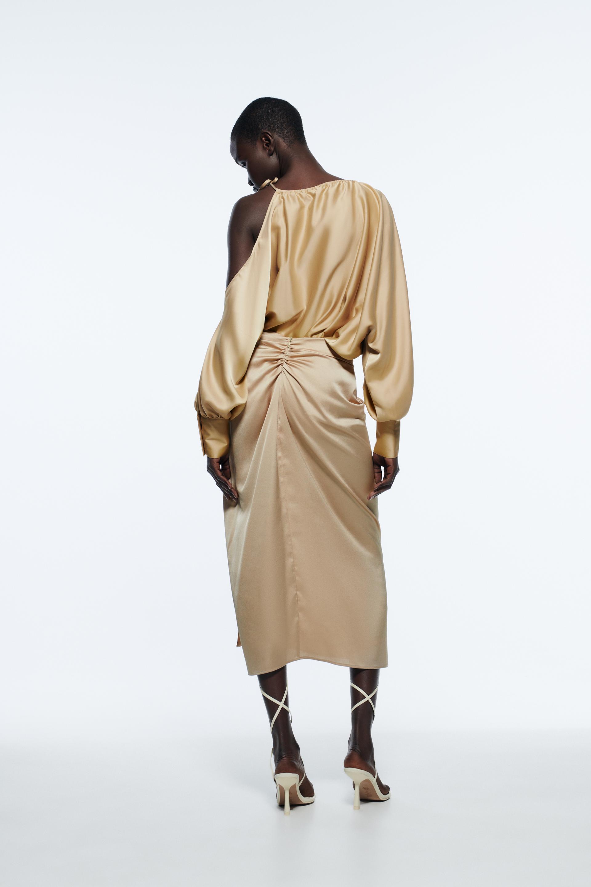 BLUSA ASIMÉTRICA SATINADA - Camel medio | ZARA España
