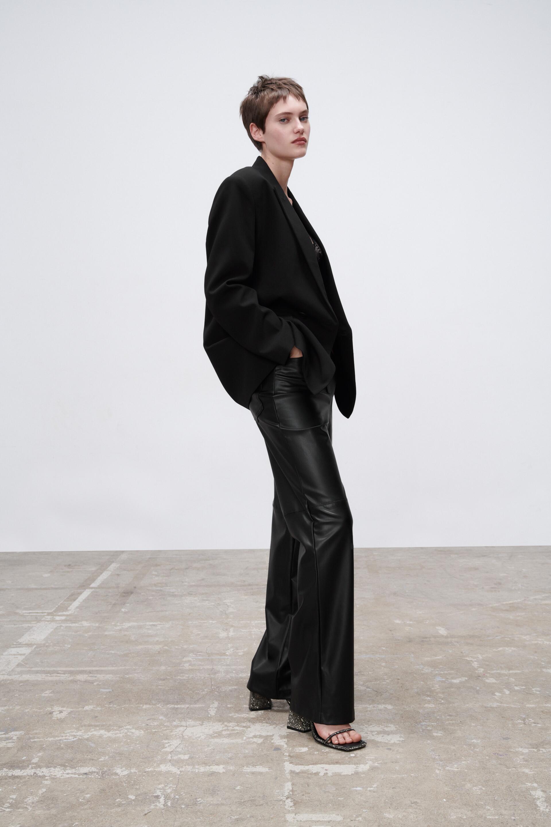 PANTALÓN RECTO EFECTO PIEL - Verde agua | ZARA España