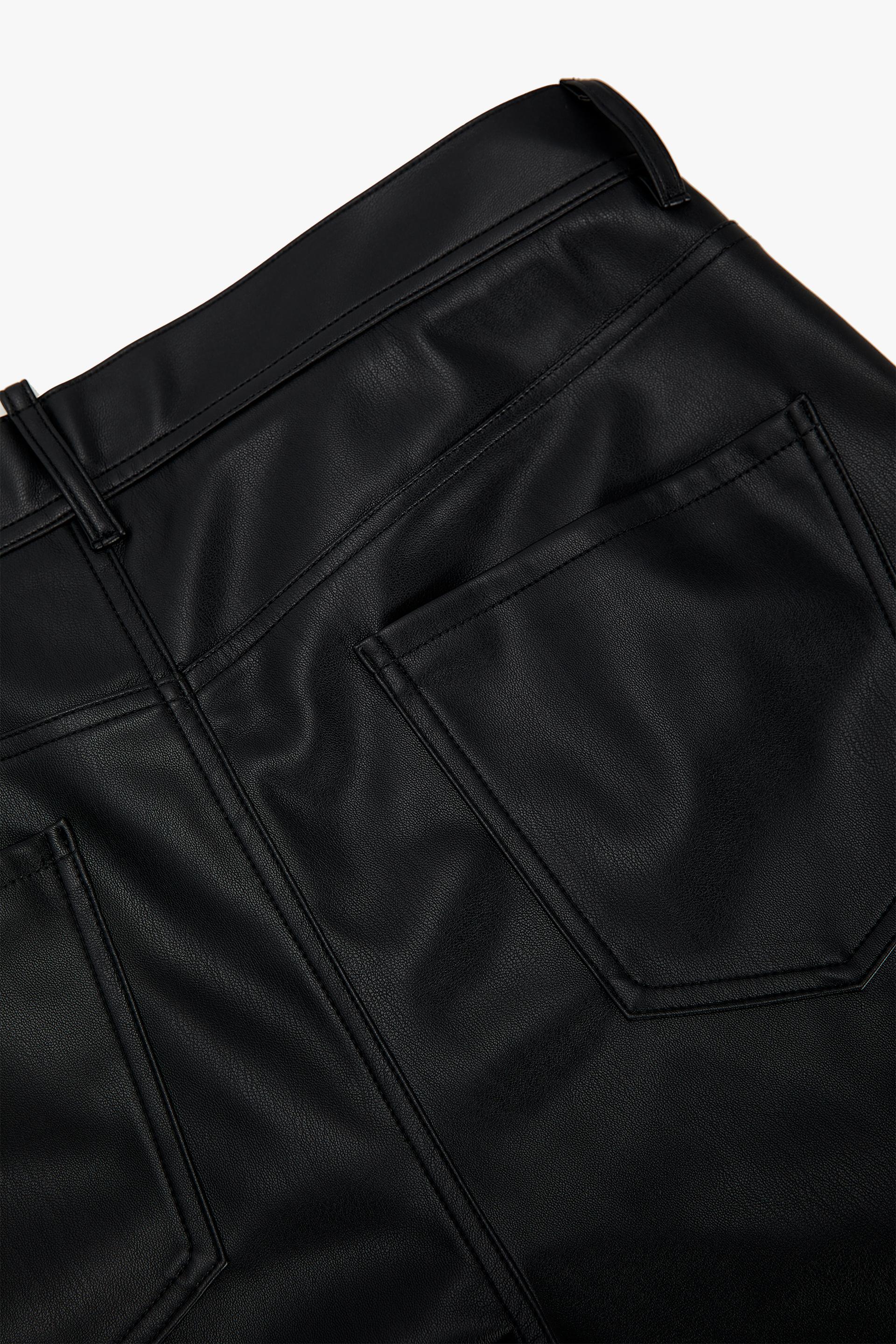PANTALÓN EFECTO PIEL ABERTURAS - Negro | ZARA España