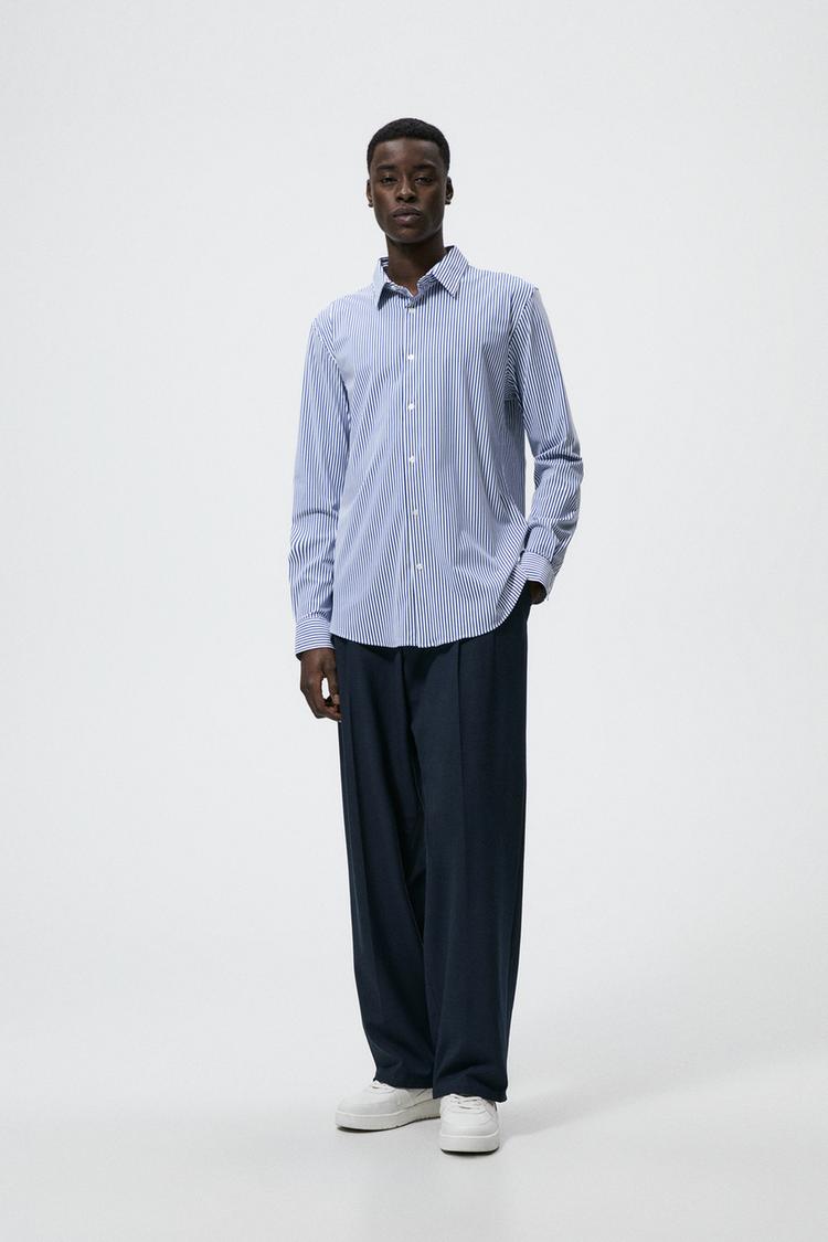 ZARAのストライプ ストレッチシャツの参考画像