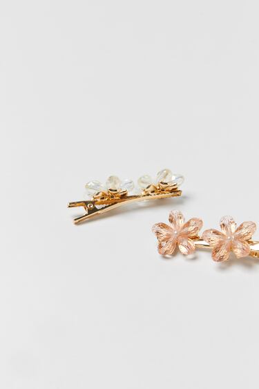 Image 0 of 2-PACK OF FLOWER HAIR CLIPS from Zara
