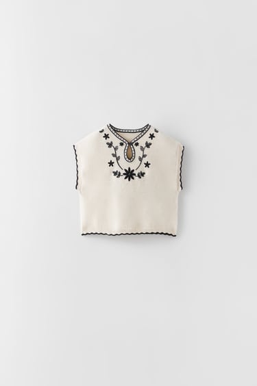 KNIT TOP WITH EMBROIDERY