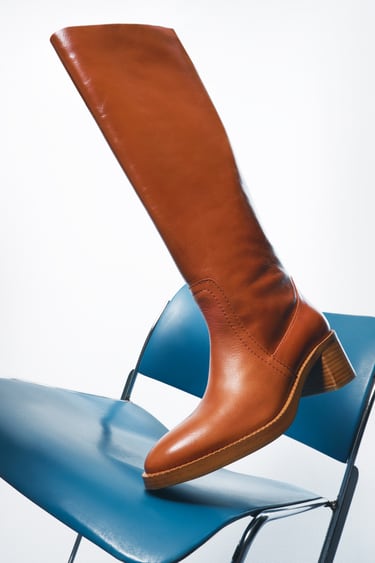 WIDE HEELED LEATHER BOOTS