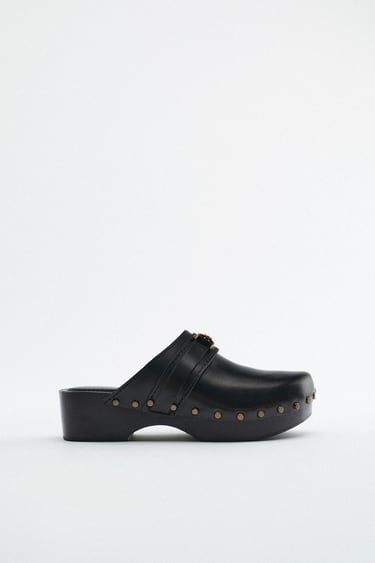 LEATHER CLOGS WITH DECORATIVE DETAIL