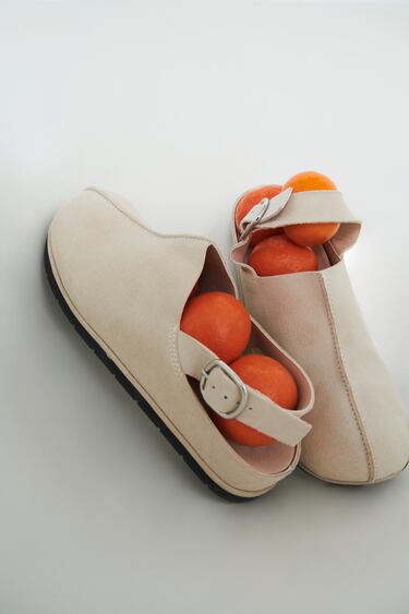 BUCKLED LEATHER CLOGS