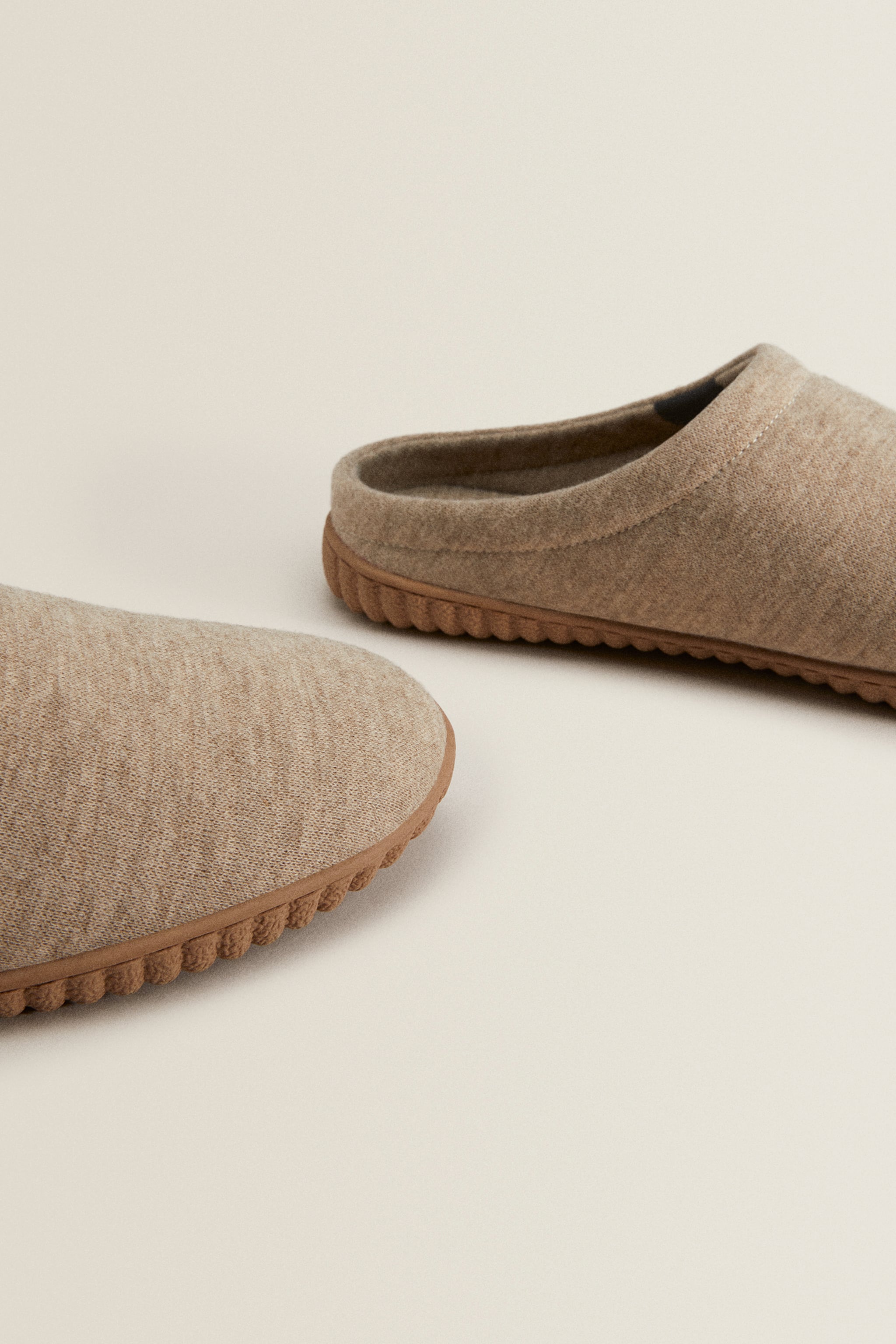 FABRIC SLIPPERS WITH COMFORT SOLE