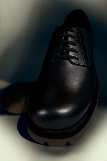 Image 0 of CONTRAST LEATHER SHOES from Zara