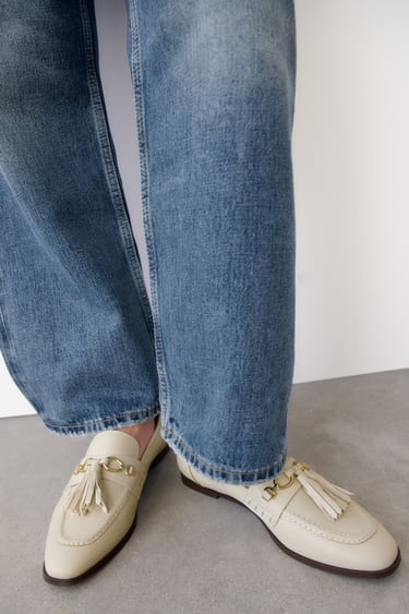 FLAT LOAFERS WITH TASSELS