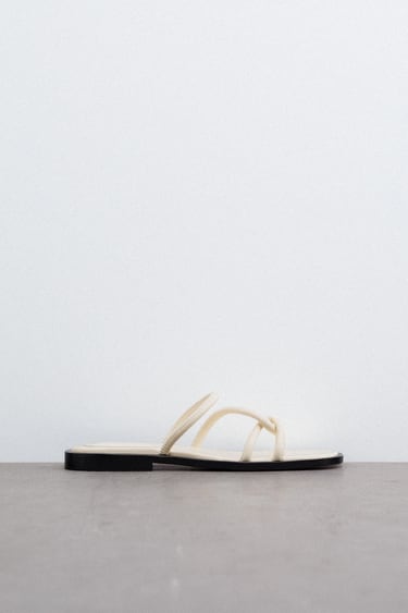 FLAT LEATHER SANDALS WITH TUBULAR STRAPS