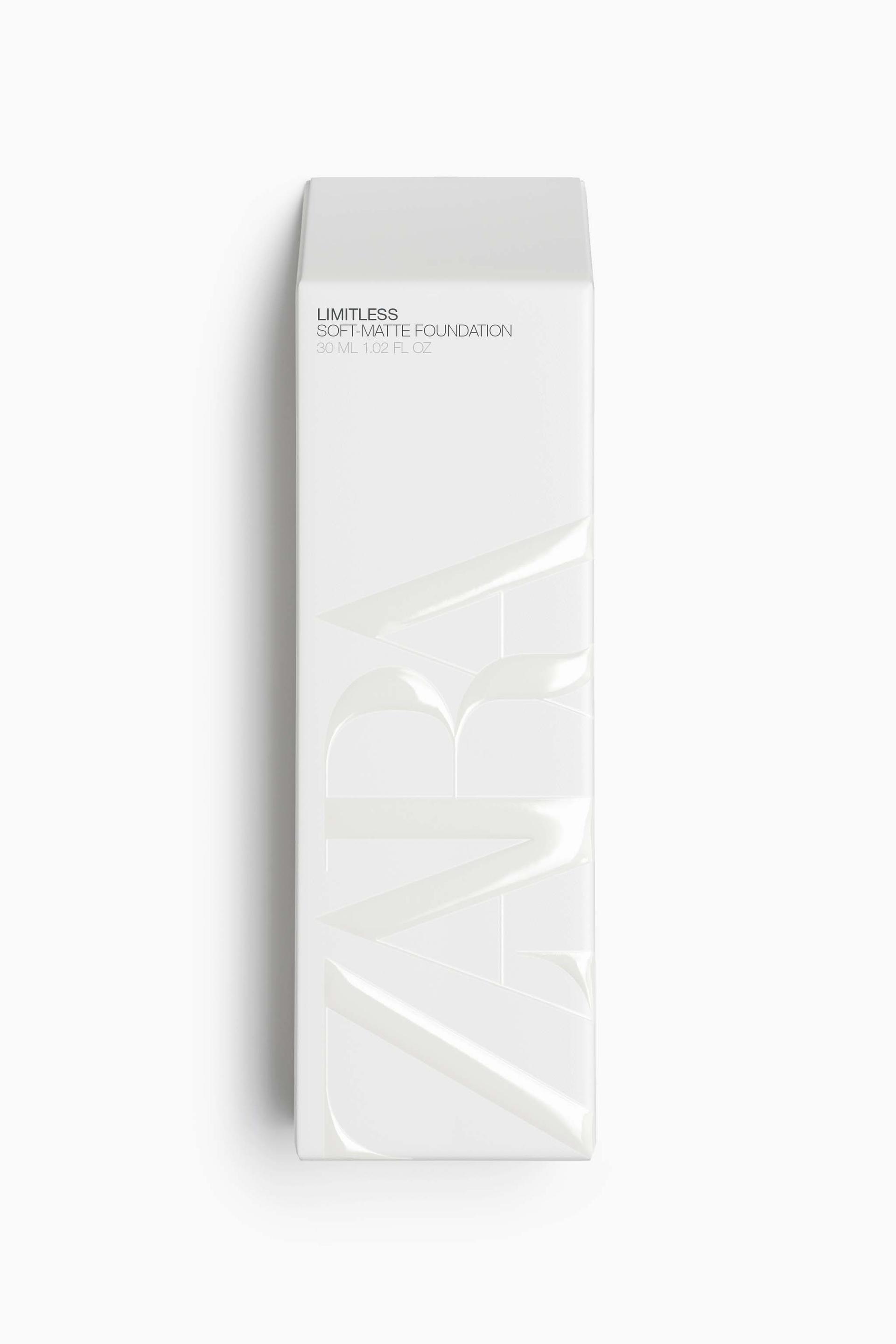 LIMITLESS SOFT MATTE FOUNDATION
