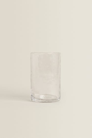 Image 0 of ORGANICALLY-SHAPED GLASS TUMBLER from Zara