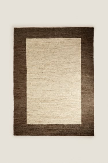 RUG WITH CONTRAST BORDER