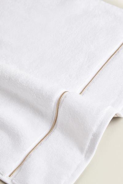 Image 3 of EMBROIDERED SCALLOPED EDGE TOWEL from Zara