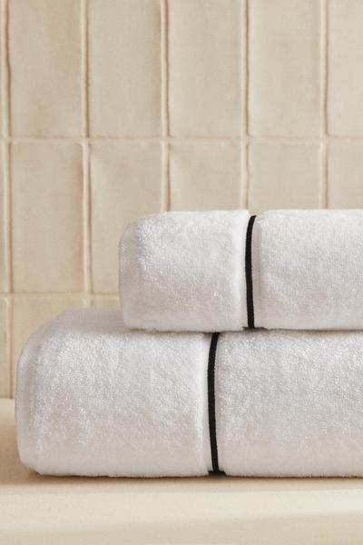 Image 5 of EMBROIDERED SCALLOPED EDGE TOWEL from Zara