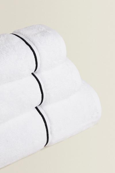 Image 1 of EMBROIDERED SCALLOPED EDGE TOWEL from Zara