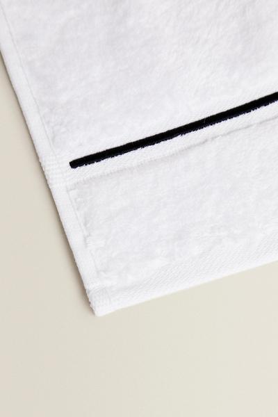 Image 2 of EMBROIDERED SCALLOPED EDGE TOWEL from Zara