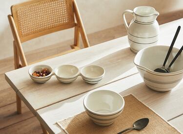 TERRACOTTA TABLEWARE WITH STRIPES