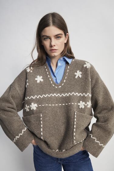 EMBROIDERED KNIT WOOL SWEATER
