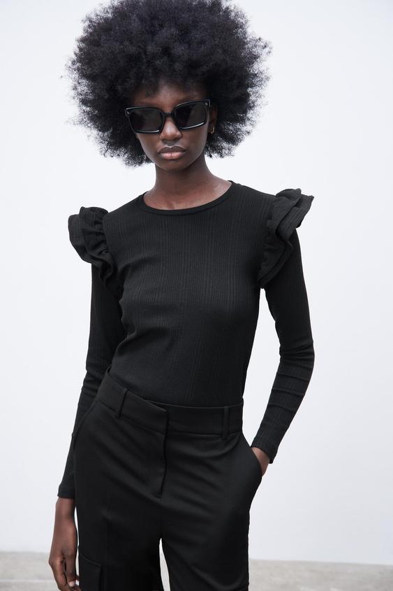 CAMISETA ESCOTE CUADRADO - Blanco roto | ZARA España