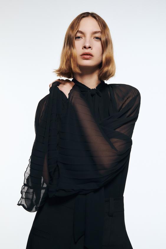 BLUSA MANGA PLISADA - Negro | ZARA Chile