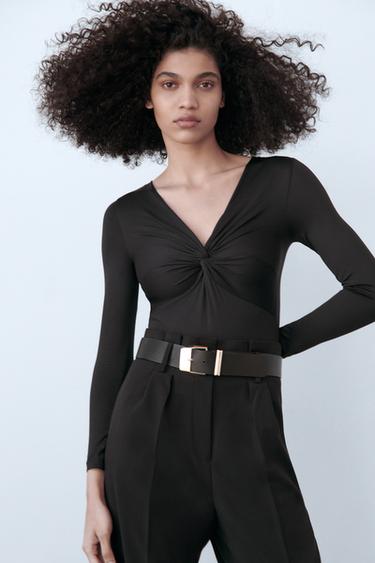 CAMISETA CUELLO PICO - Negro | ZARA España