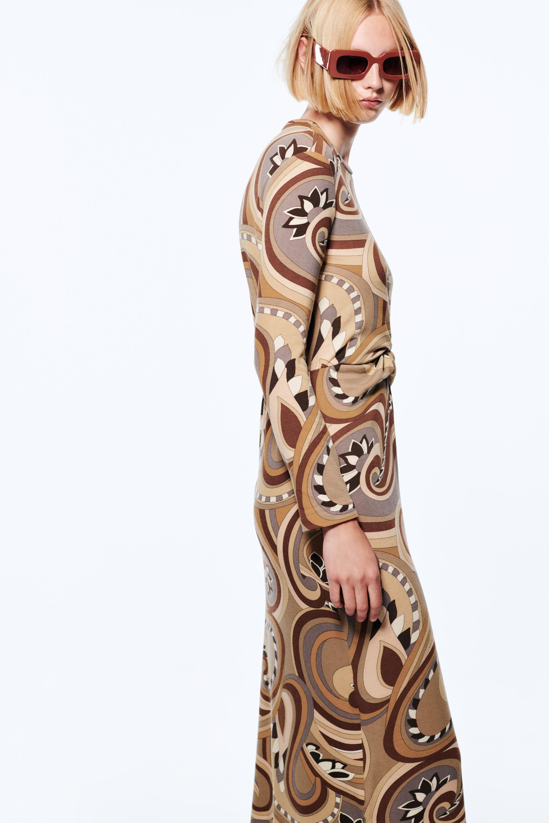 VESTIDO DE TRICÔ ESTAMPADO - Areia | ZARA Brasil