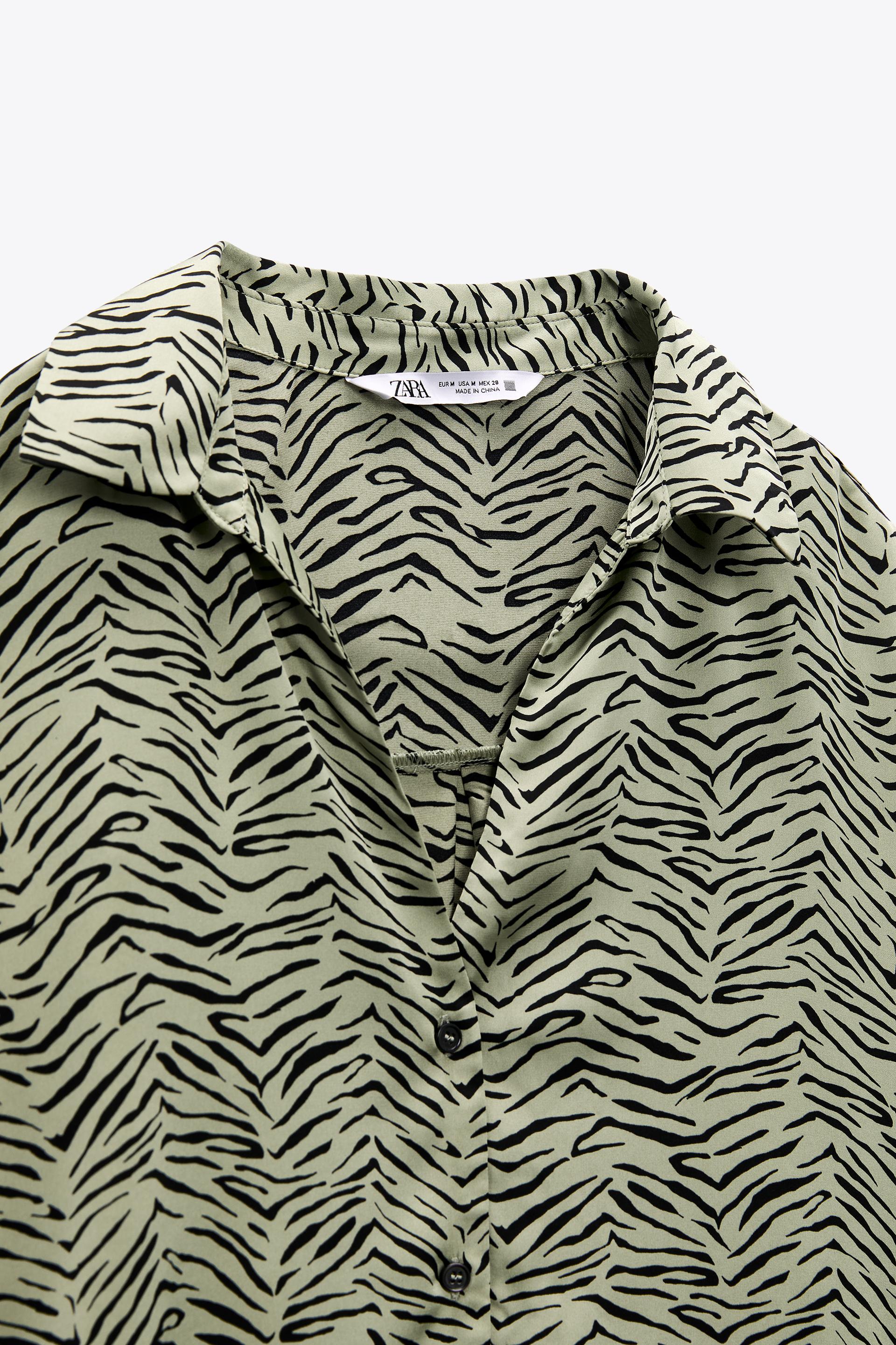 BLUSA OVERSIZE ESTAMPADO ANIMAL - Negro / Verde | ZARA Chile