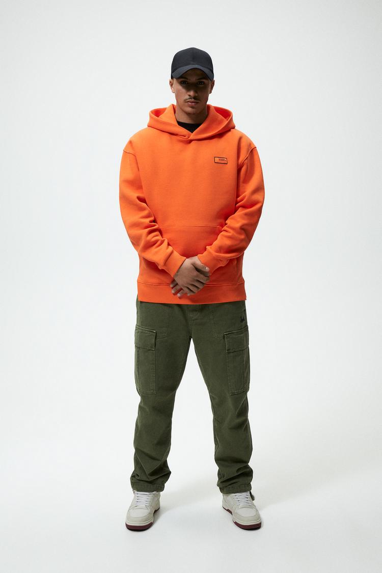 moletom com capuz with multiple pockets