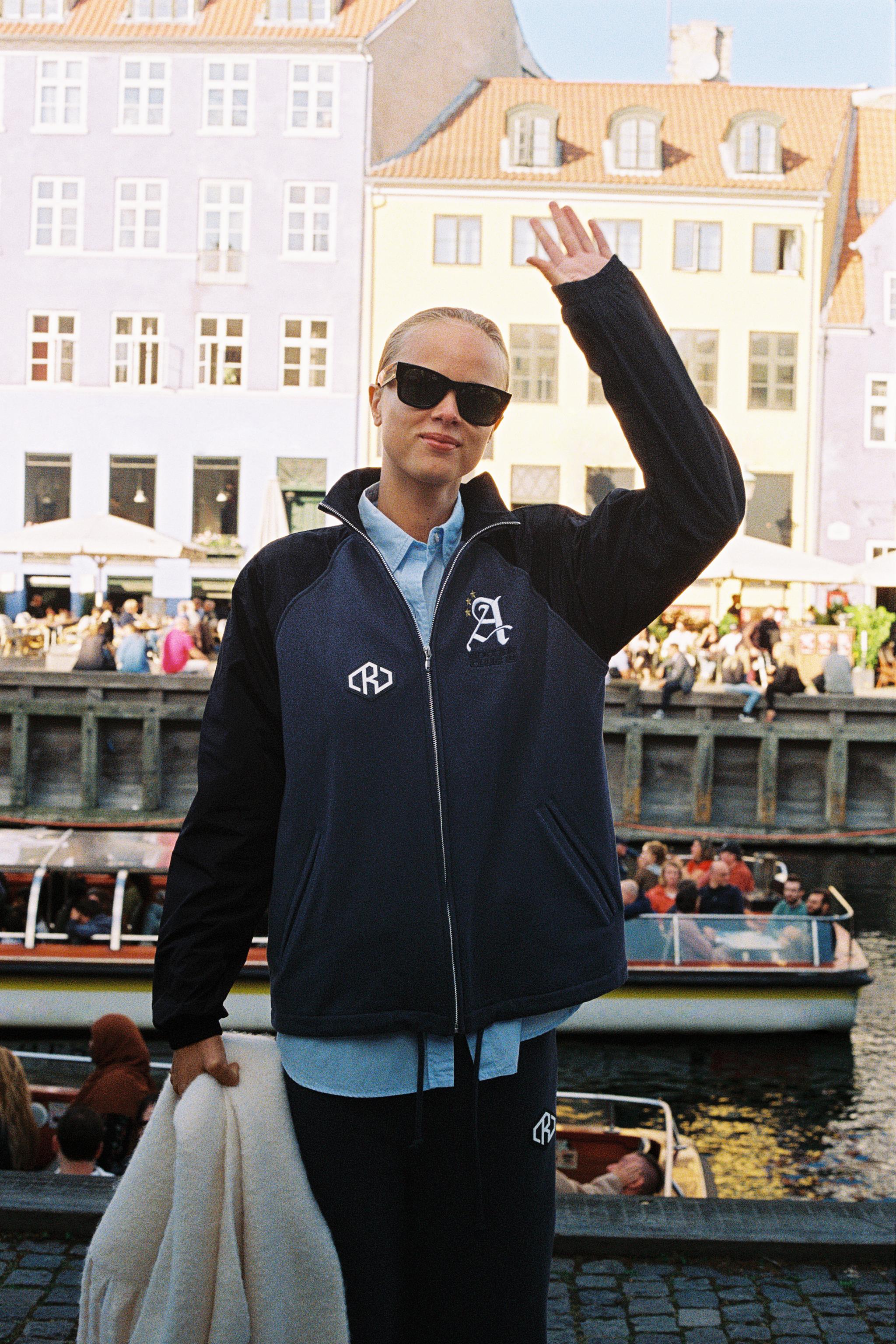 0085461401_2_1_1.jpg