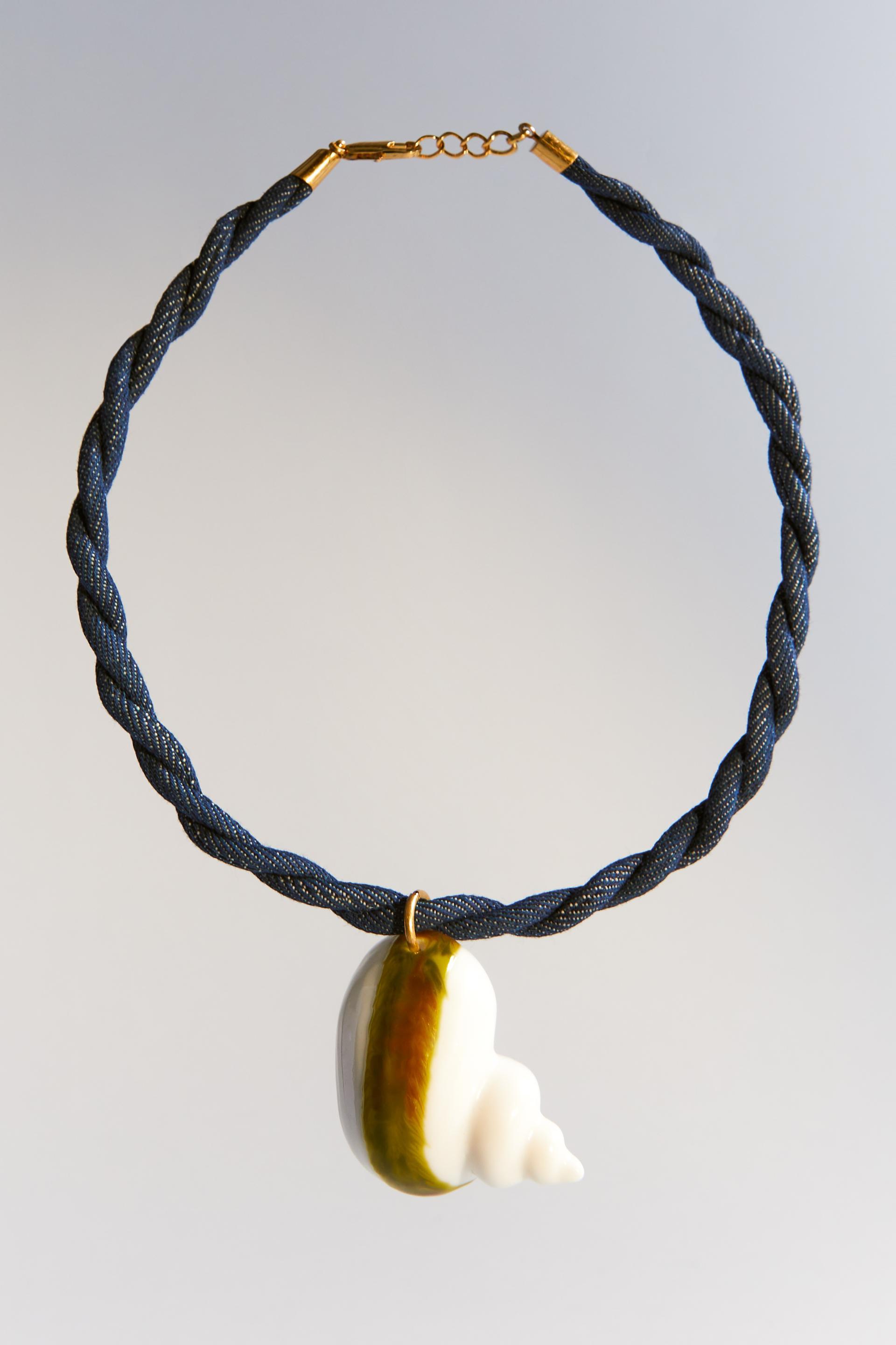 Zara shell necklace Clearance