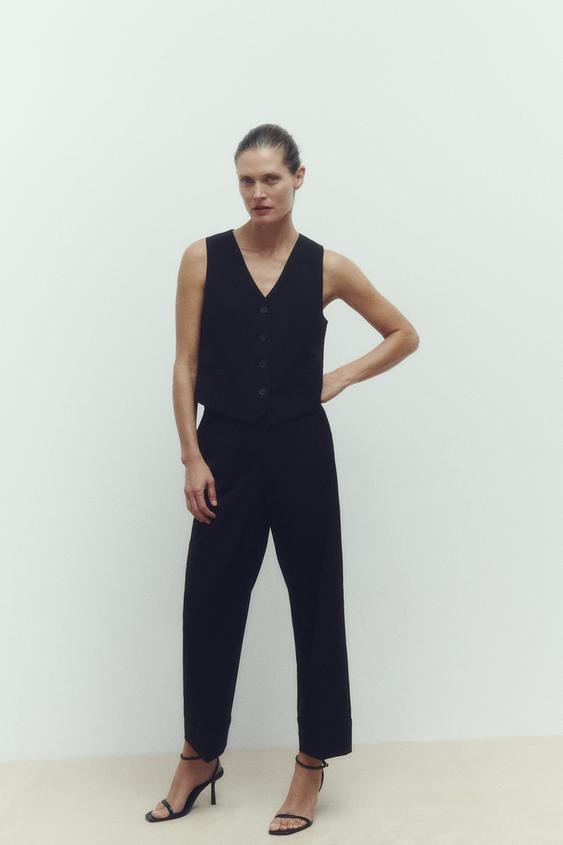 STRAIGHT-LEG TROUSERS WITH TURN-UP HEMS