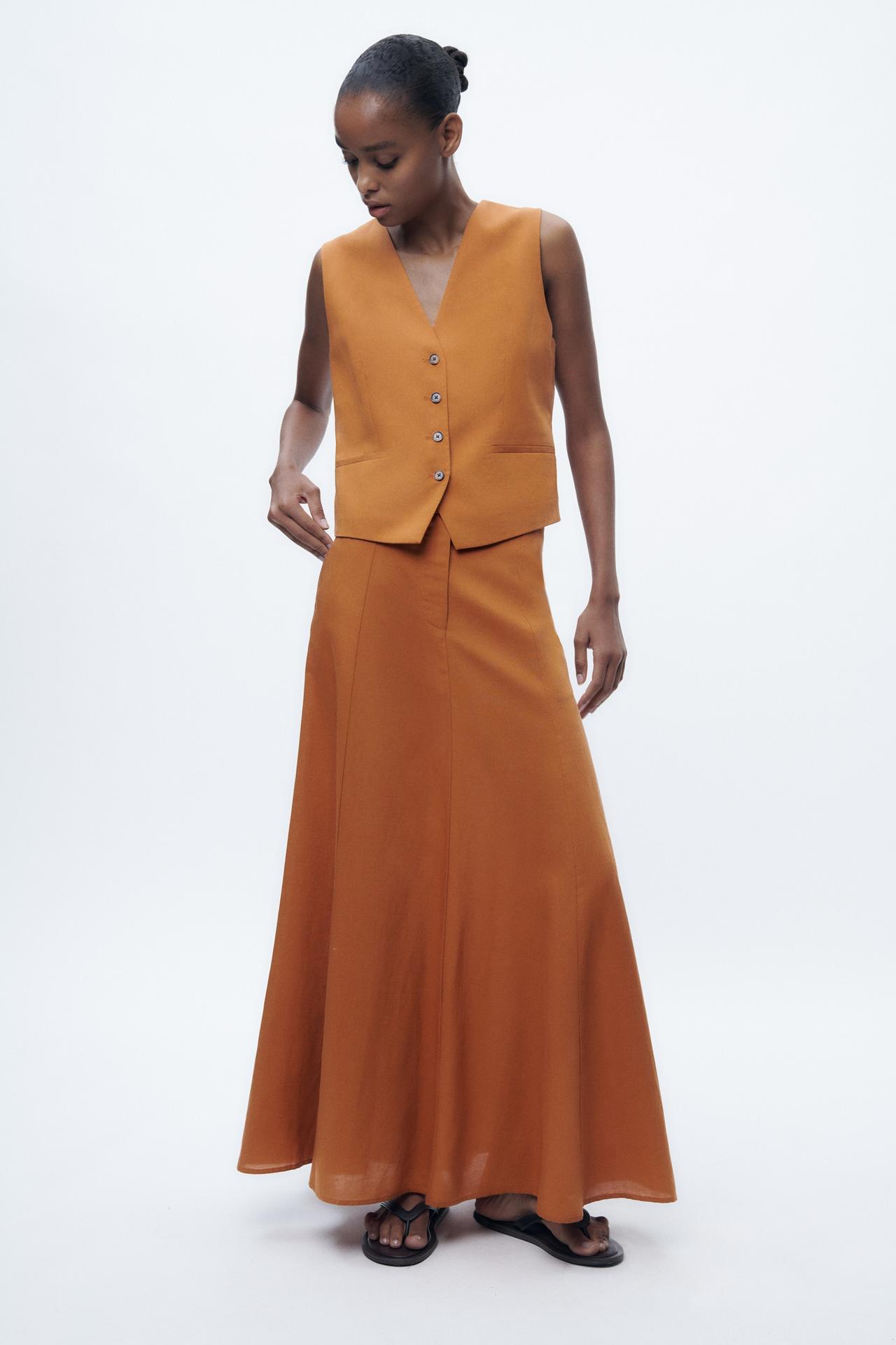 Best high street Maxi skirts. Zara ochre linen High-waist long skirt made of a linen blend fabric. Side pockets. Flared hem. Front zip and button fastening.