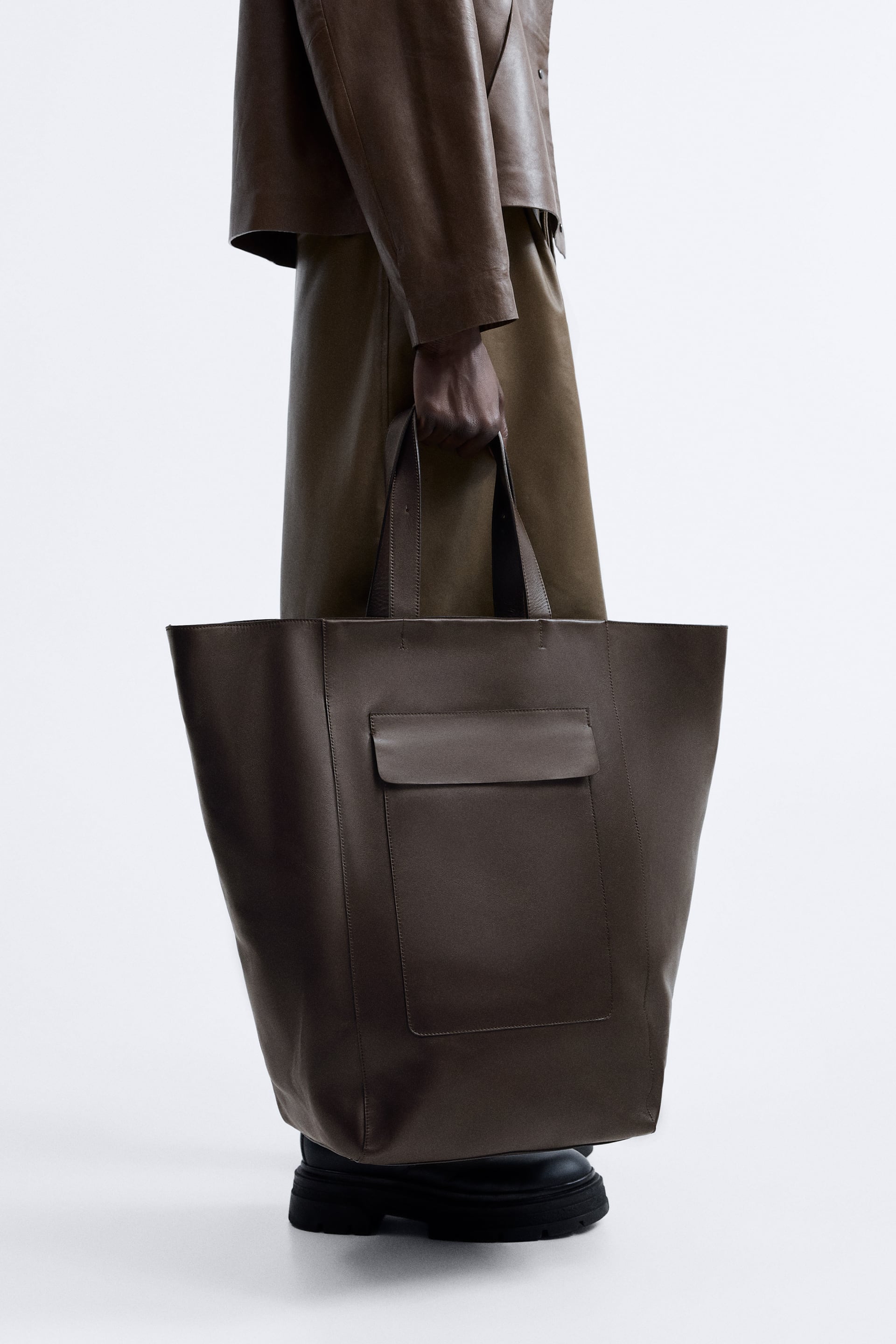 Recollection Planting trees staff NAPPA LEATHER TOTE BAG - LIMITED EDITION - Brown | ZARA United States