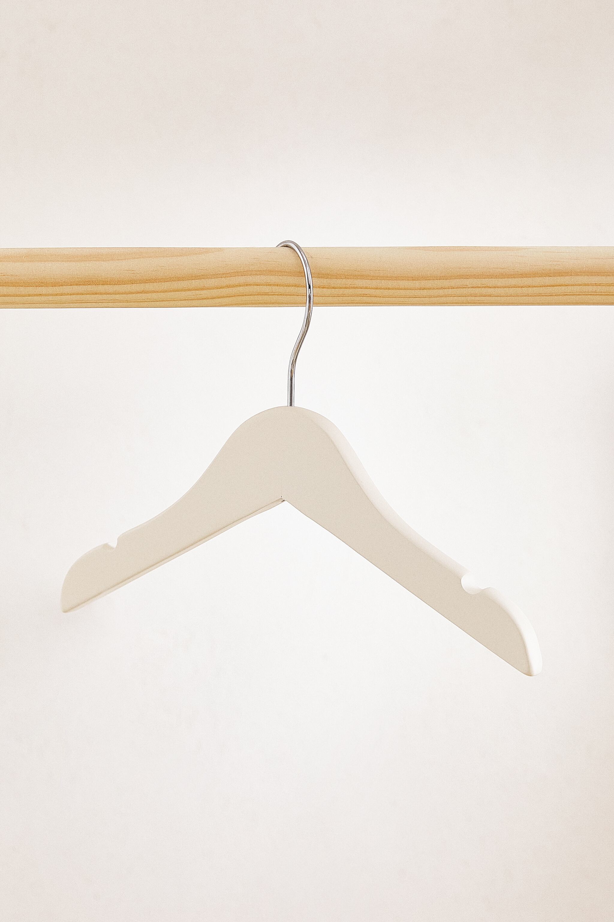 OYSTER WHITE WOODEN BABY HANGER (PACK OF 3)