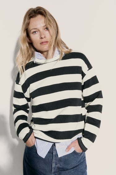 Image 0 of STRIPED OVERSIZE T-SHIRT from Zara