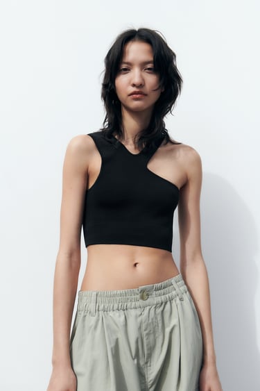 Image 0 of KNIT CUT-OUT CROP TOP from Zara