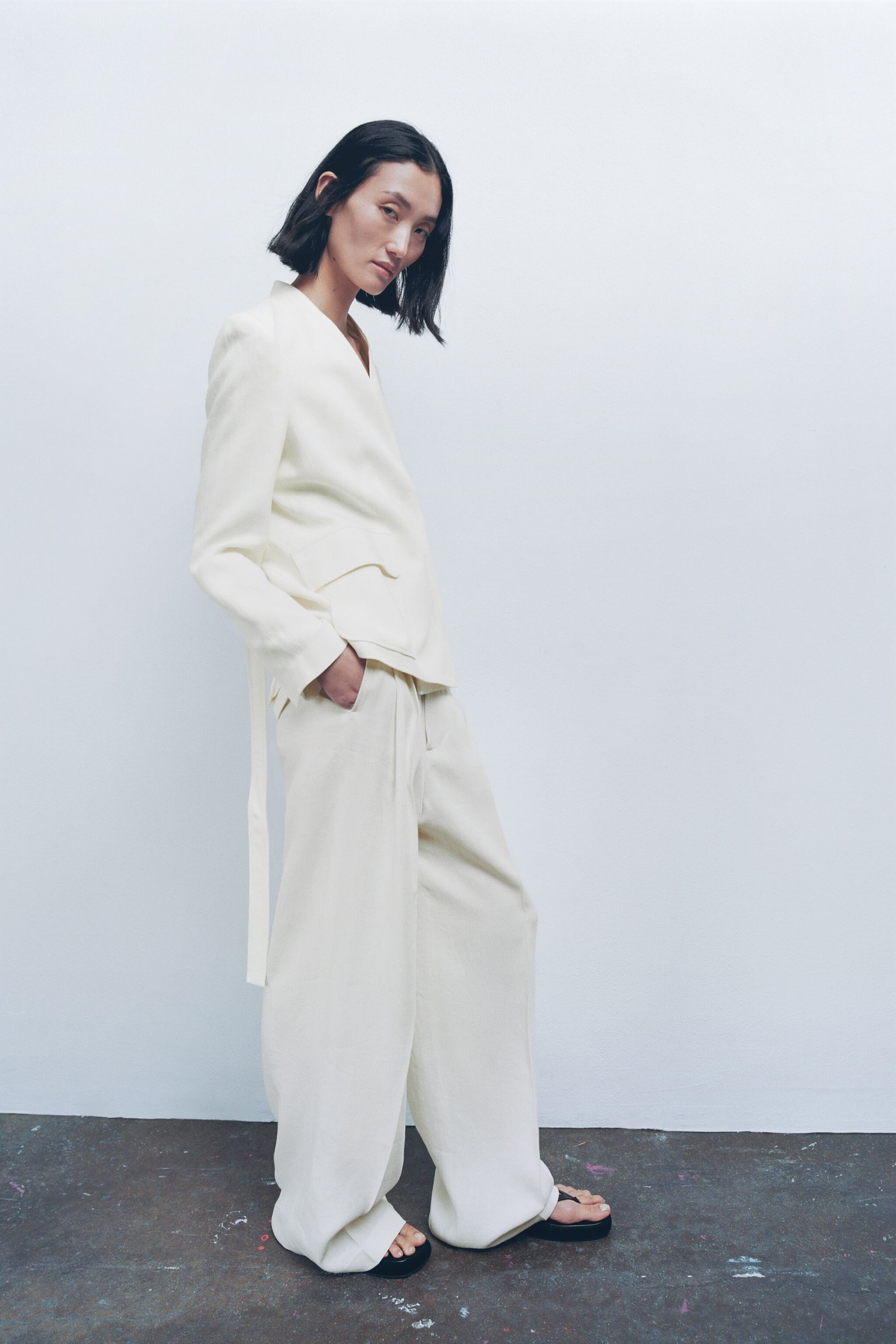 LINEN PANTS WITH DARTS