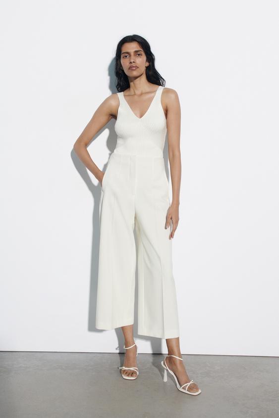 Conjunto unicolor blanco. Puedes complementar el look con una chamarra XL para cubrirte del frio. De Zara