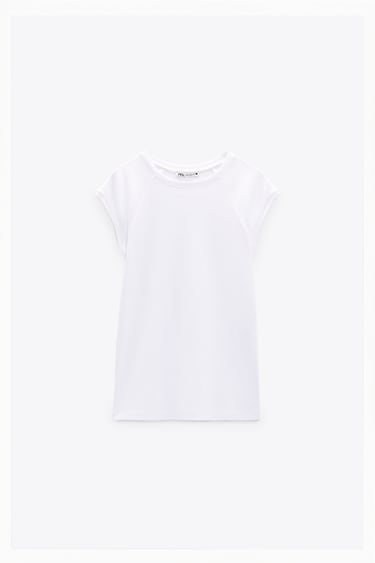T-shirt made of cotton. Round neck and short sleeves. Washed effect.