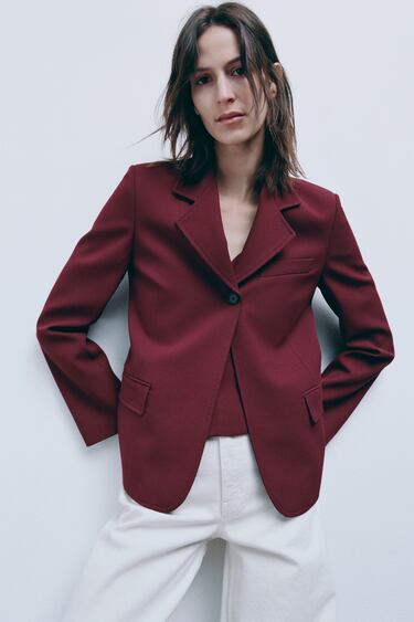 Image 0 of FITTED BLAZER WITH BUTTON from Zara