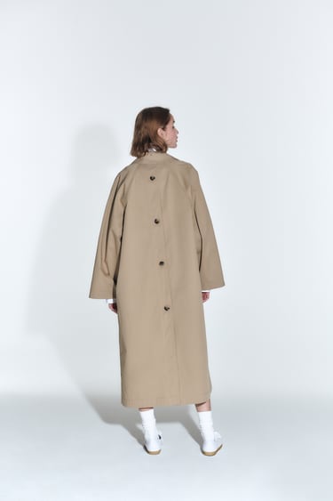Image 0 of OVERSIZED BUTTONED TRENCH COAT from Zara