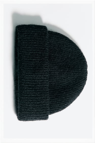Image 0 of KNIT TURN-UP BEANIE from Zara