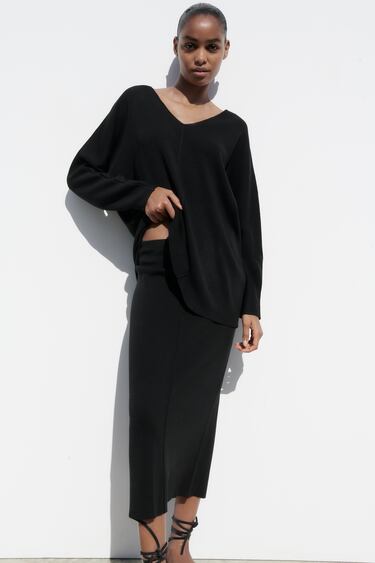Image 0 of FRONT ROLLED SEAM KNIT MIDI SKIRT from Zara