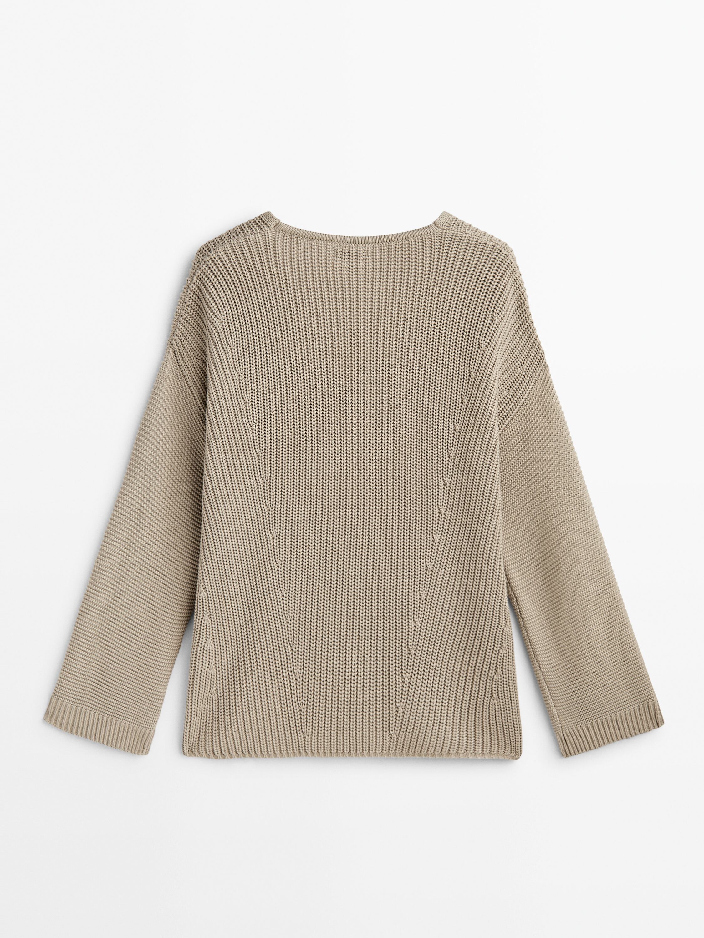 Purl knit sweater with sleeve detail