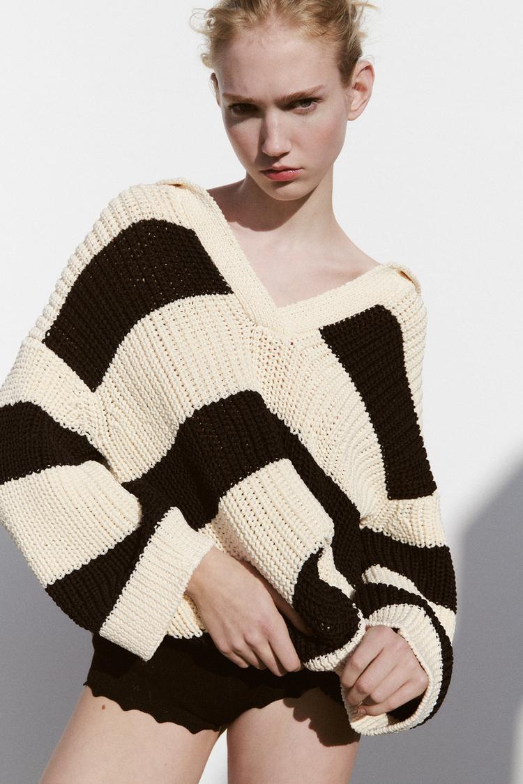 Εικόνα 0 του ΠΛΕΚΤΗ ΜΠΛΟΥΖΑ OVERSIZED ΜΕ ΡΙΓΕΣ από Zara