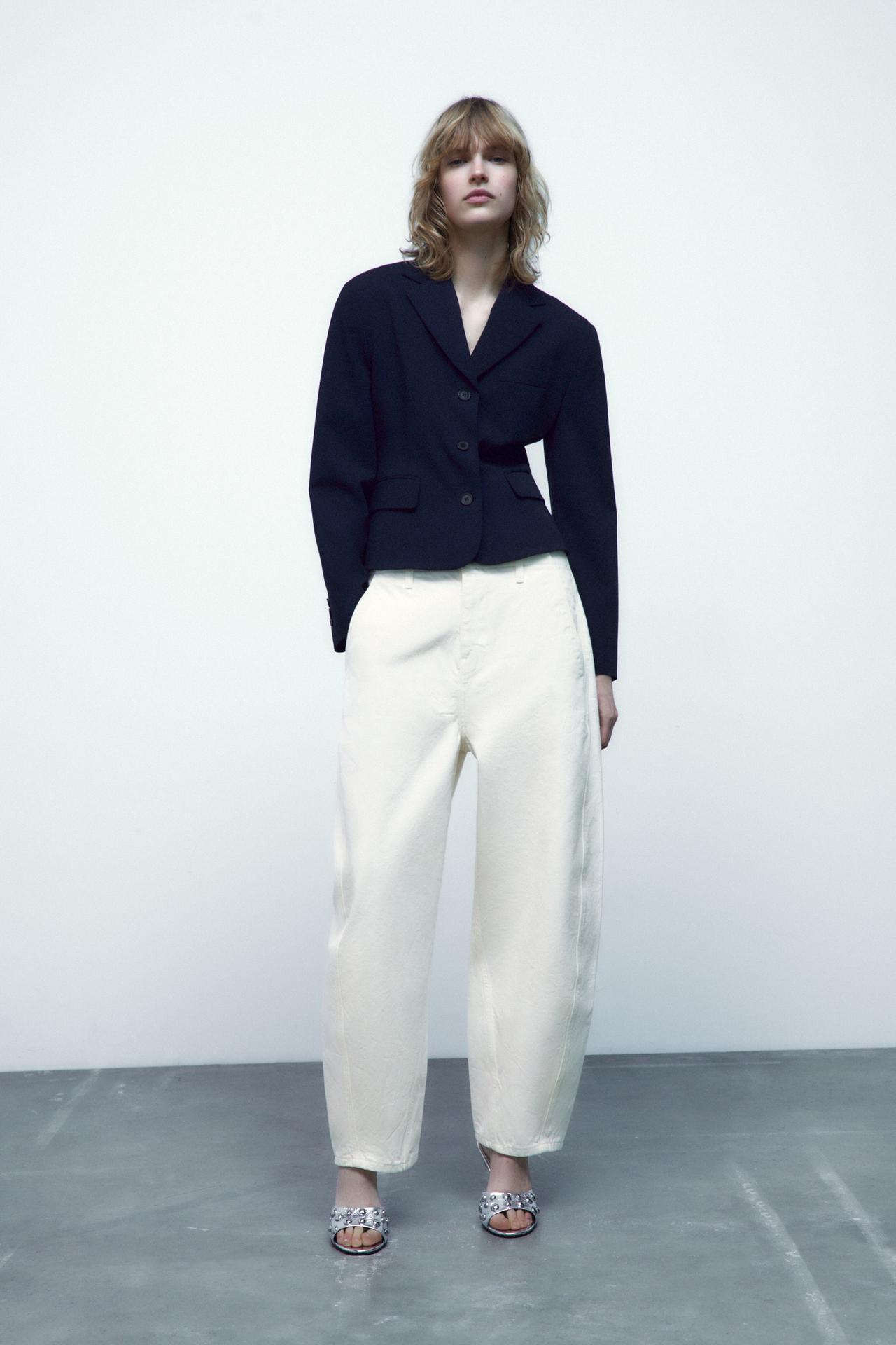 Zara balloon fit loose jeans in ecru denim. These zara loose jeans have a high waist with belt loops, front pockets and rear welt pockets. They have a wide-leg balloon design.