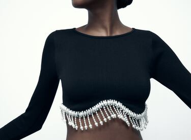 SEAMLESS CROP TOP WITH FAUX PEARLS